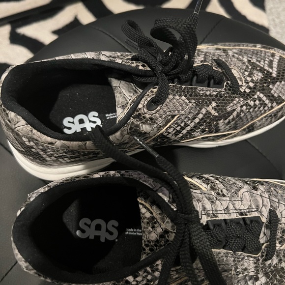 New! SAS -San Antonio Shoes-“Mamba Tour ll Snake Print Sneakers/size 8 - Picture 6 of 12